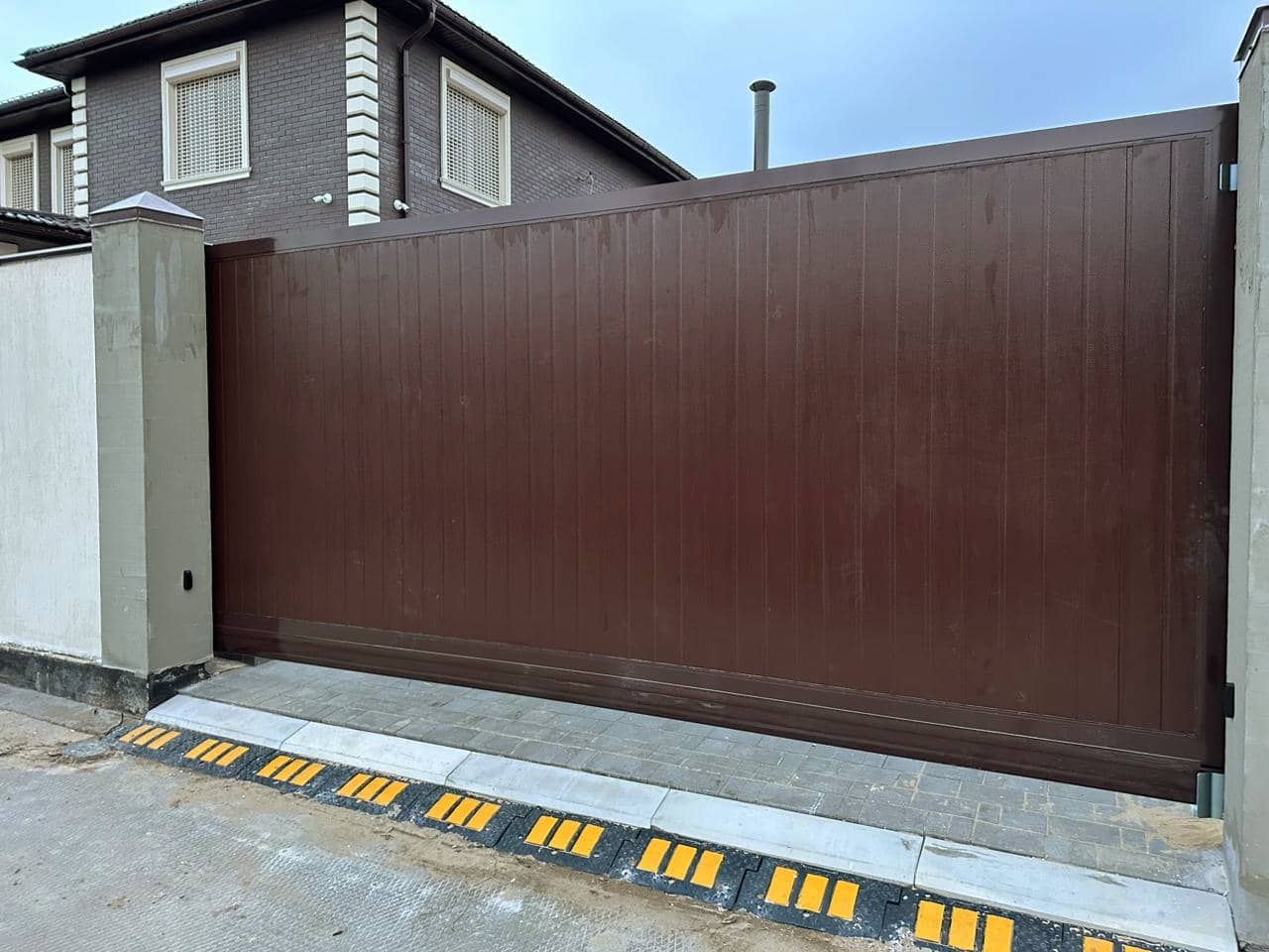 Уличные ворота DoorHan в Липецке с установкой